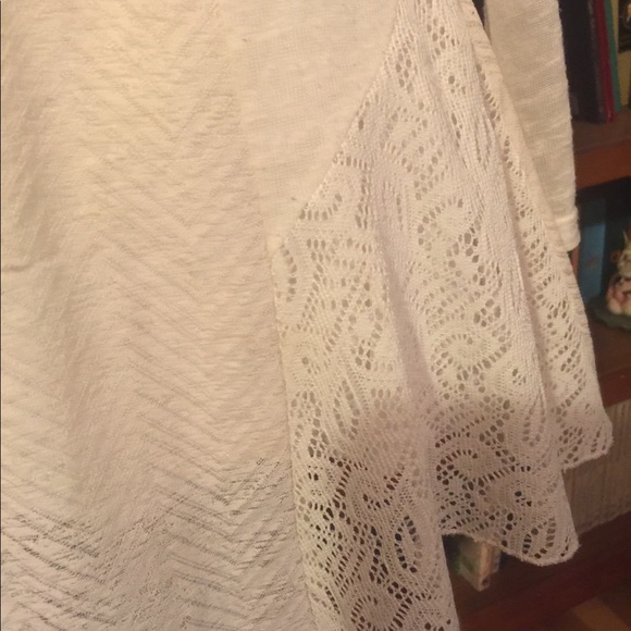 Lacy asymmetrical white blouse - Picture 5 of 5